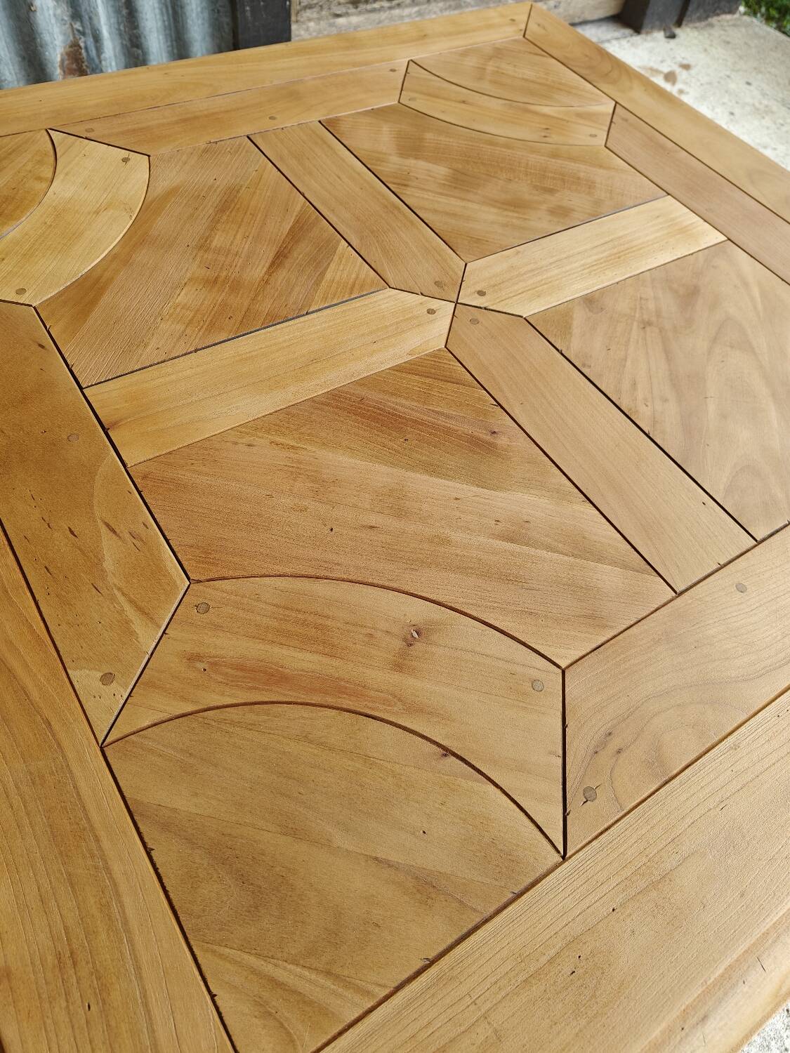 Square coffee table with a drawer in cherry wood.