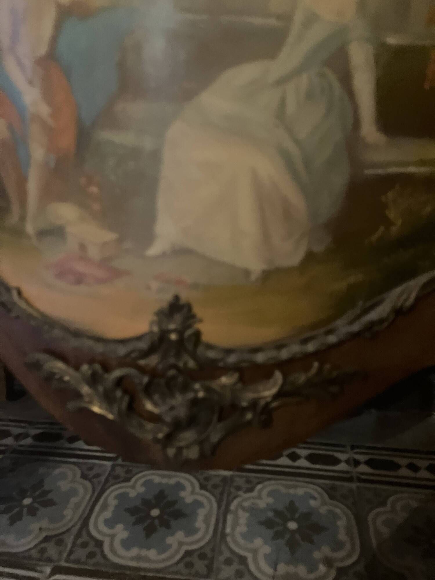 Display cabinet in Louis XV style from the late 19th century in painted wood.