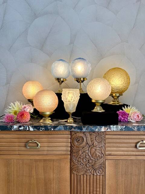 Art Deco lamp in pink glass with floral decoration