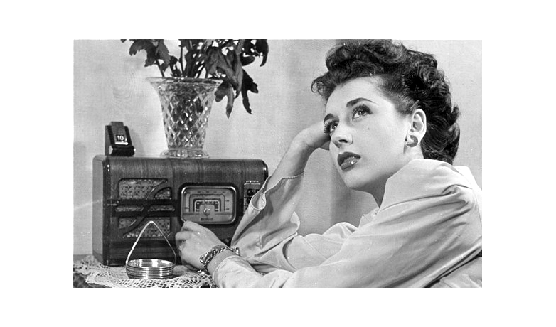RADIO-RETRO SENSATION