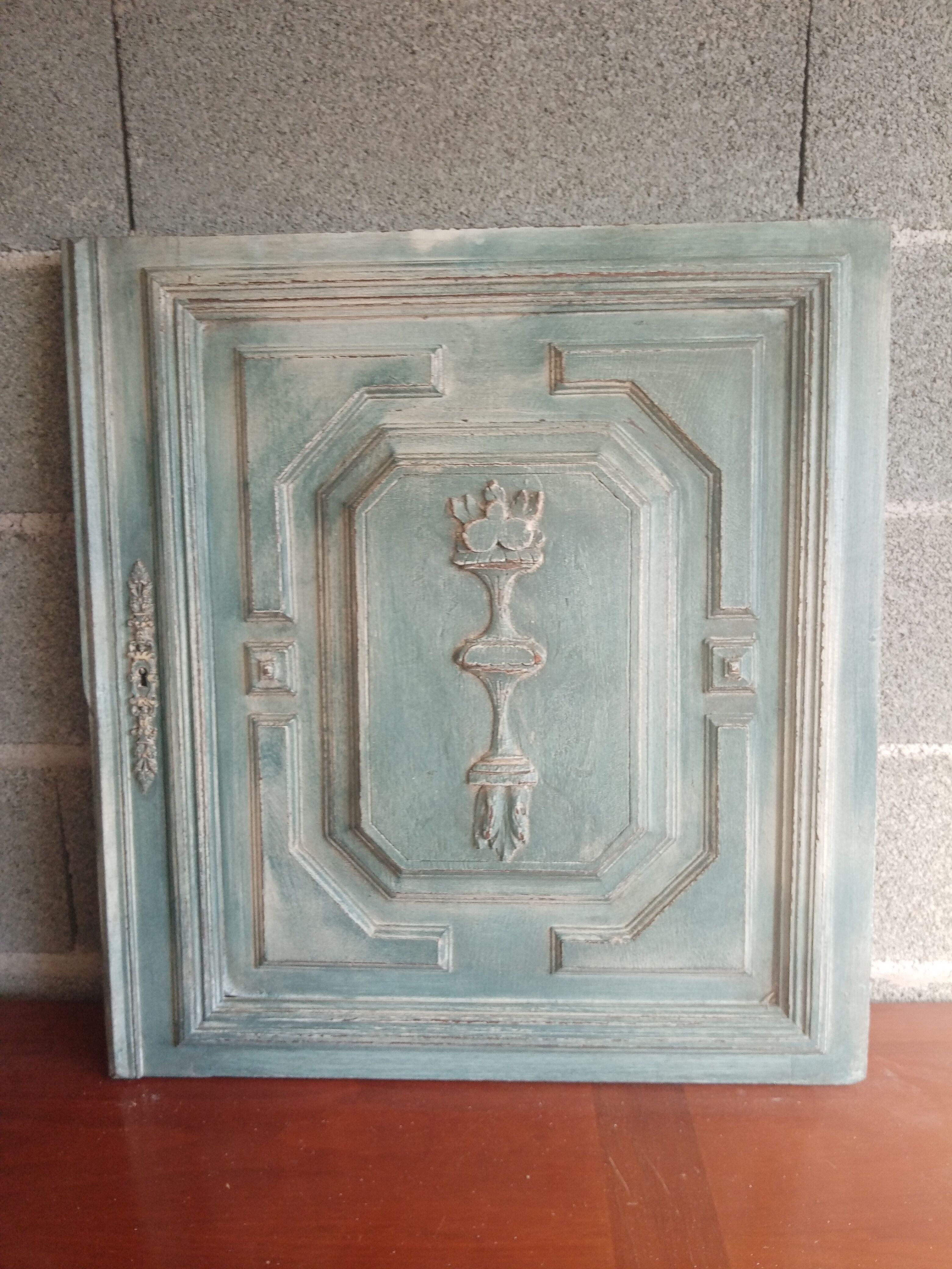 Ancienne porte patinée 64,5 x 59 cm