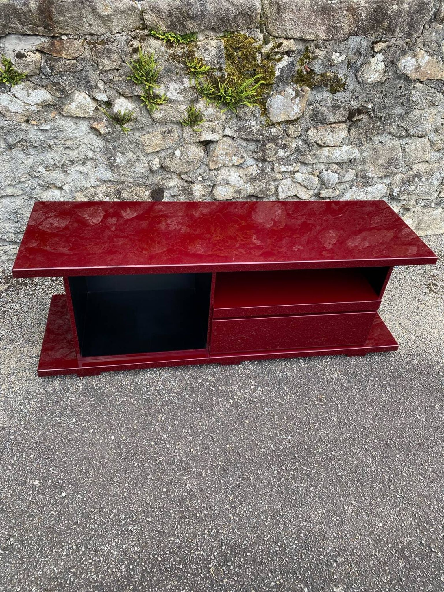 Rectangular plexiglass tv unit, burgundy, wine colour, david lange wine