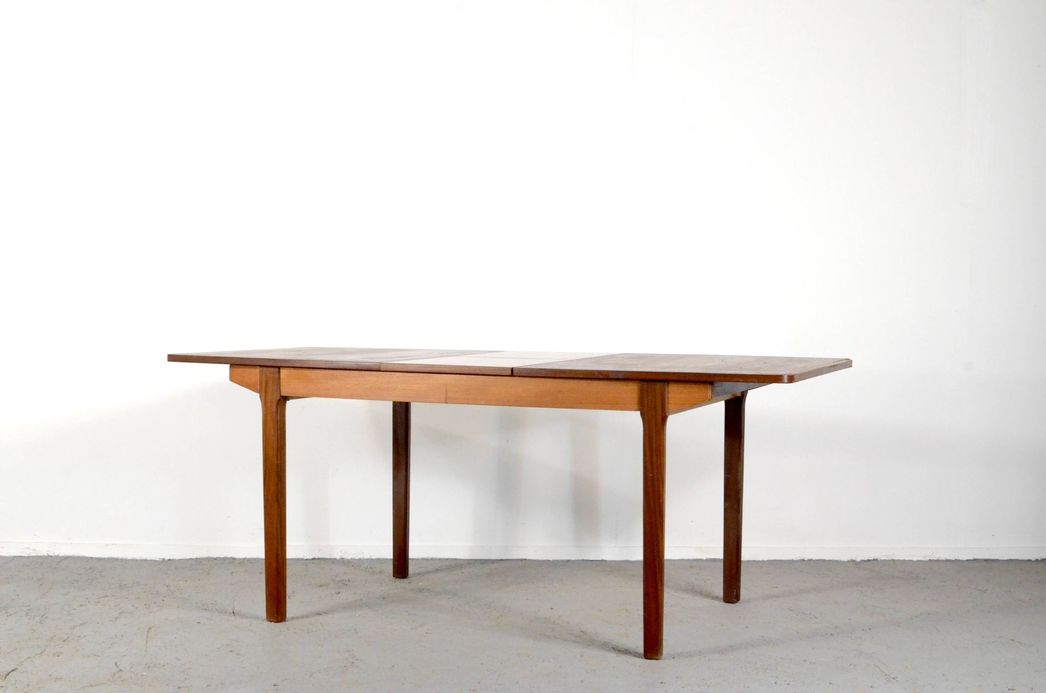 Table extensible Nathan des années 50 en teck magnifique. Moderne / Rétro / Danois