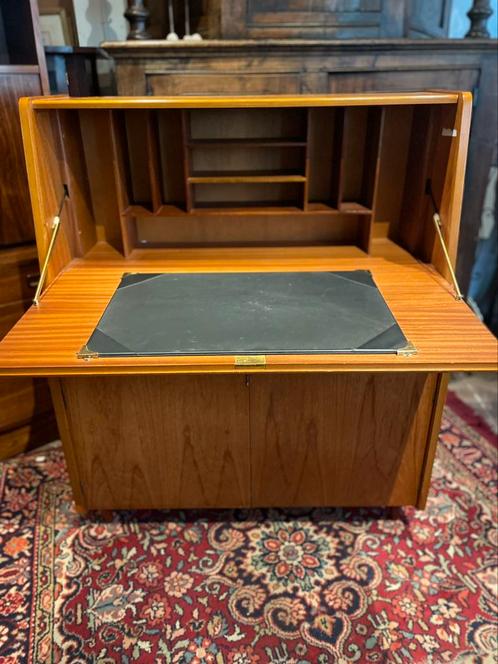 Bureau en teck MCM des années 1960