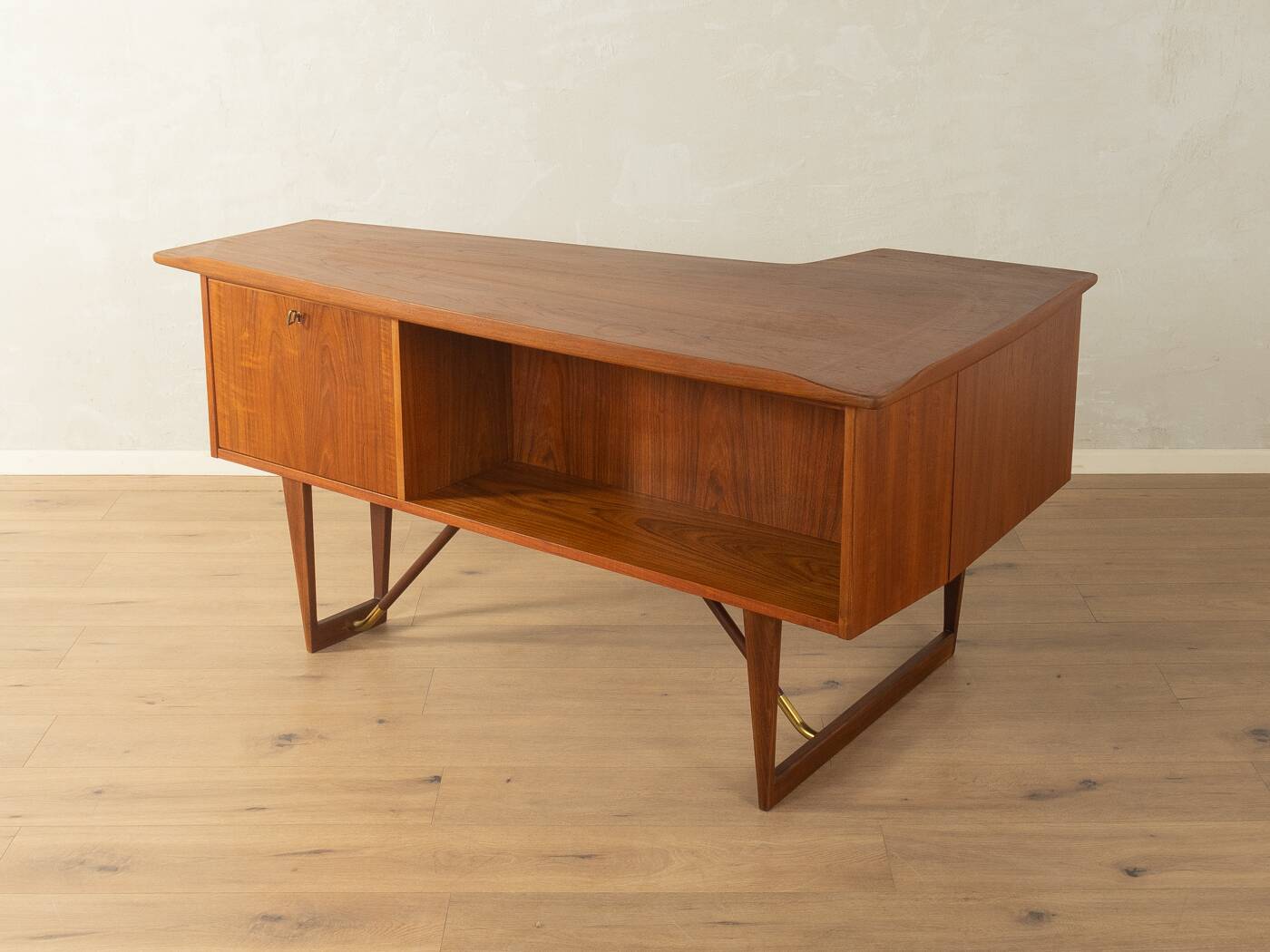 Boomerang Desk, Peter Løvig Nielsen