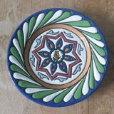 Decorative wall plate signed A. Alvarez