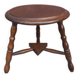 Tabouret bas tripode en bois.