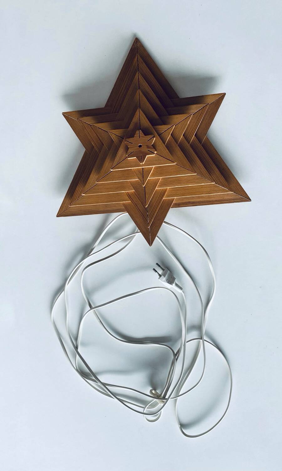 Luminous wooden wall star