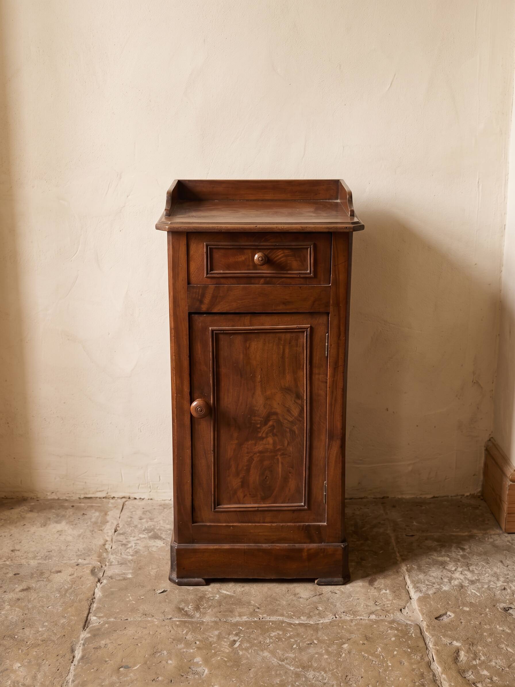 Antique bedside table in solid wood – early 20th century