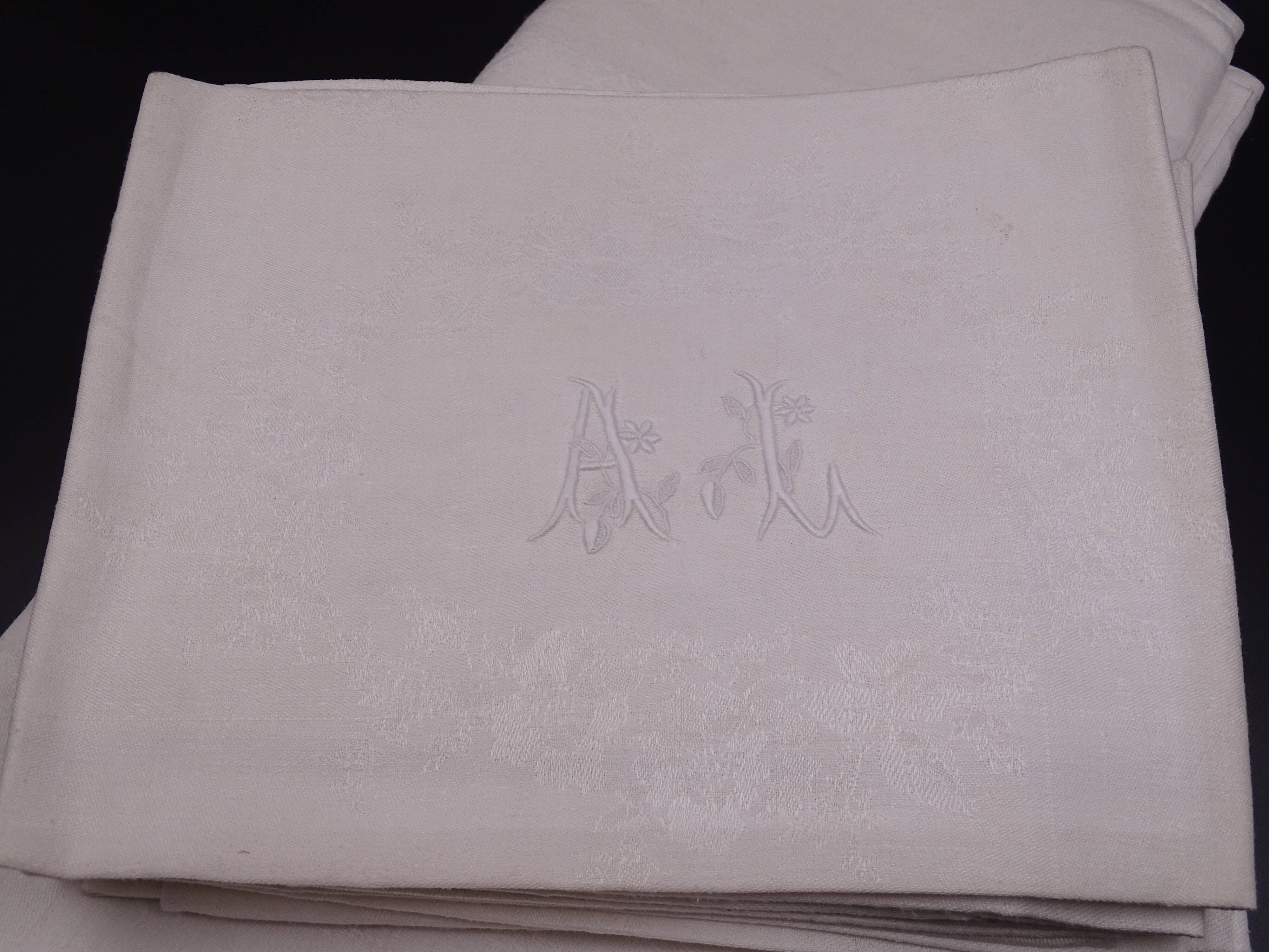 12 monogrammed cotton pad towels AL - Circa 1900