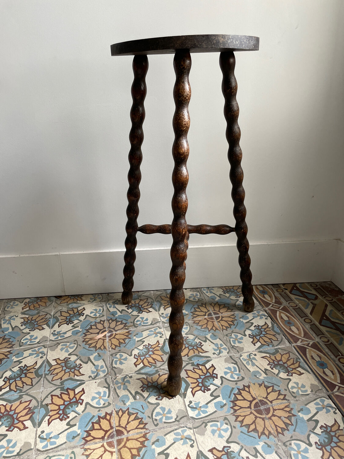 Tripod stool