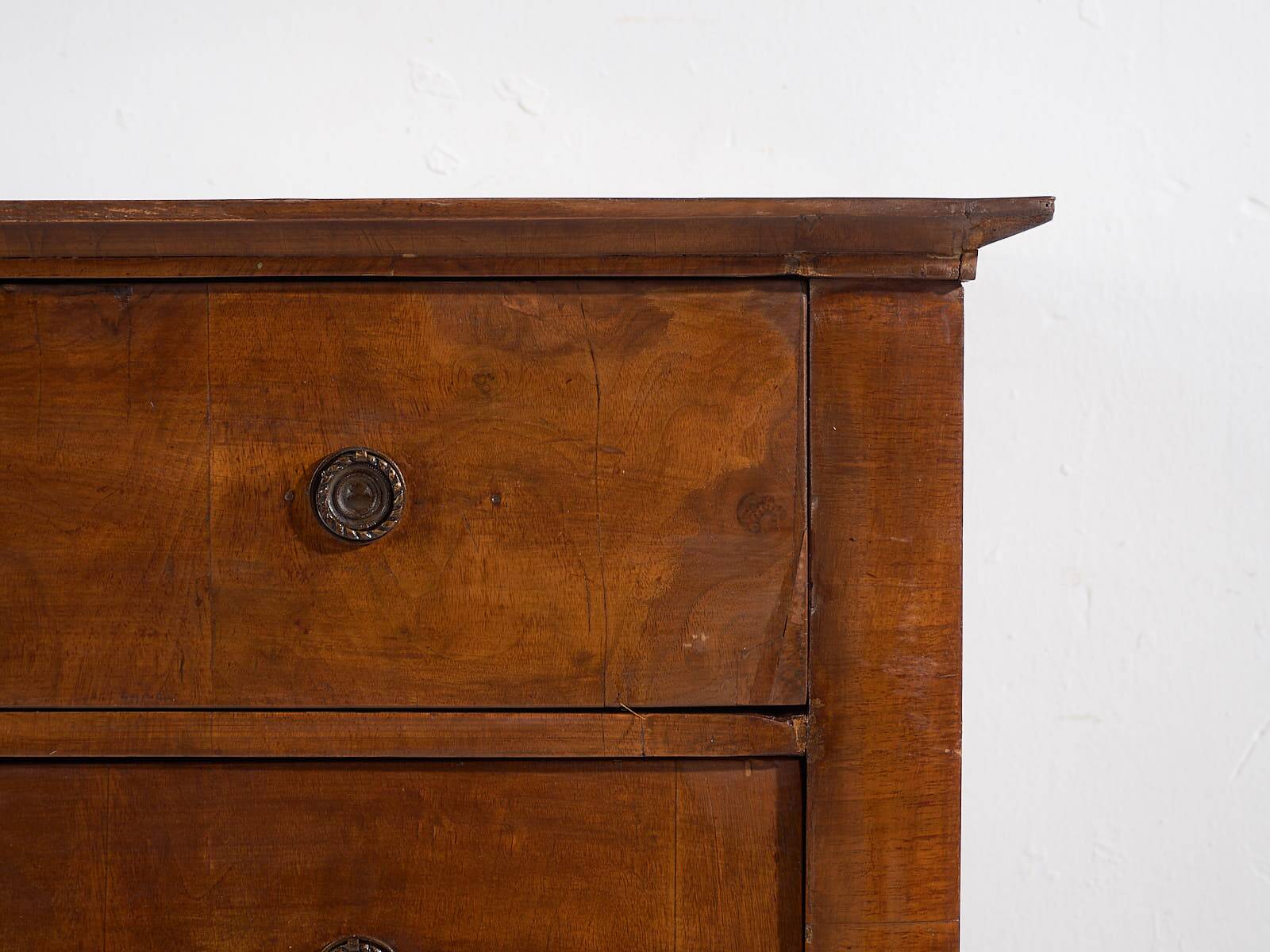Antique chest of drawers with four drawers (circa 1850)