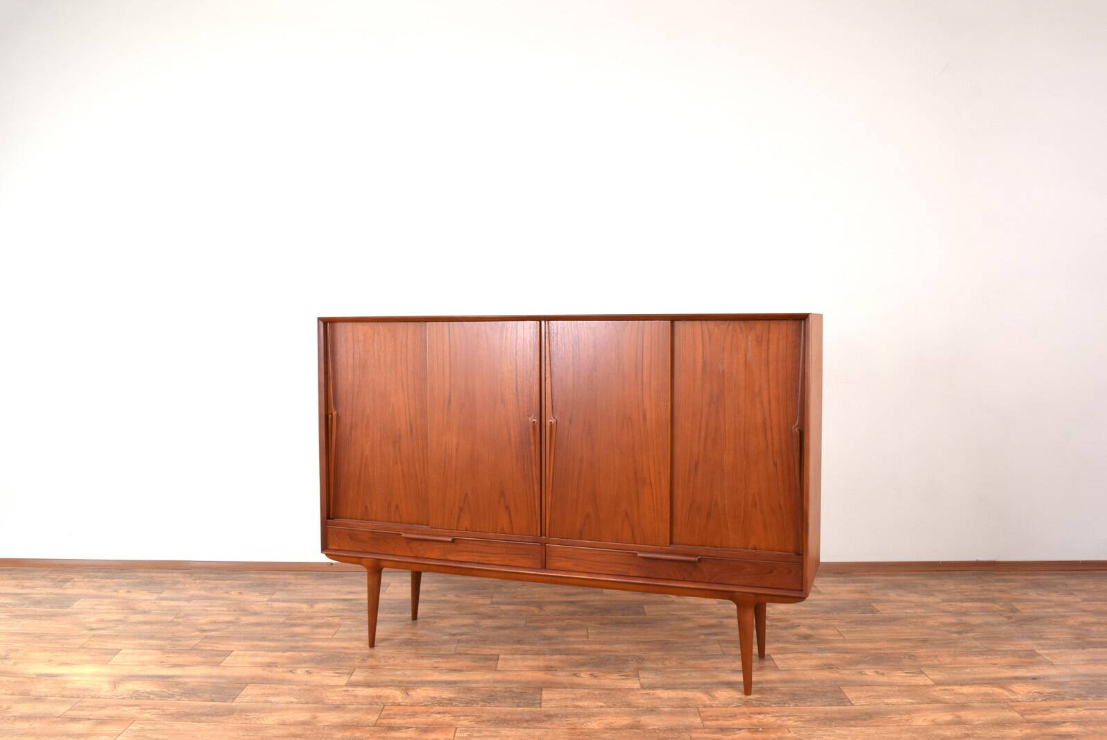 Buffet Haut Mid-Century en Teck Modèle 13 par Gunni Omann pour Omann Jun