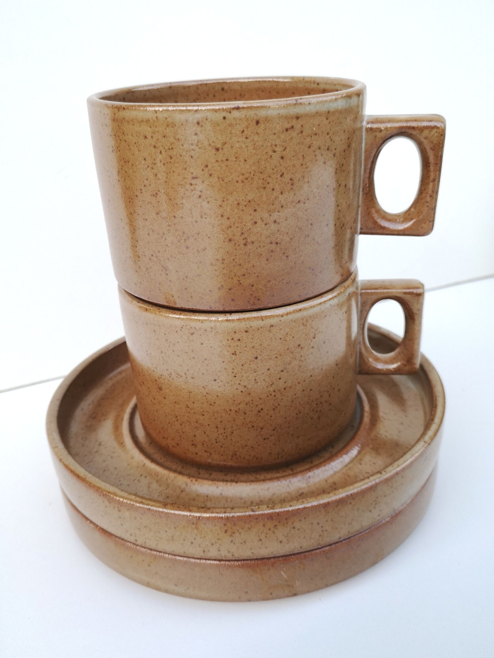 Set lunch in sandstone - Large cups