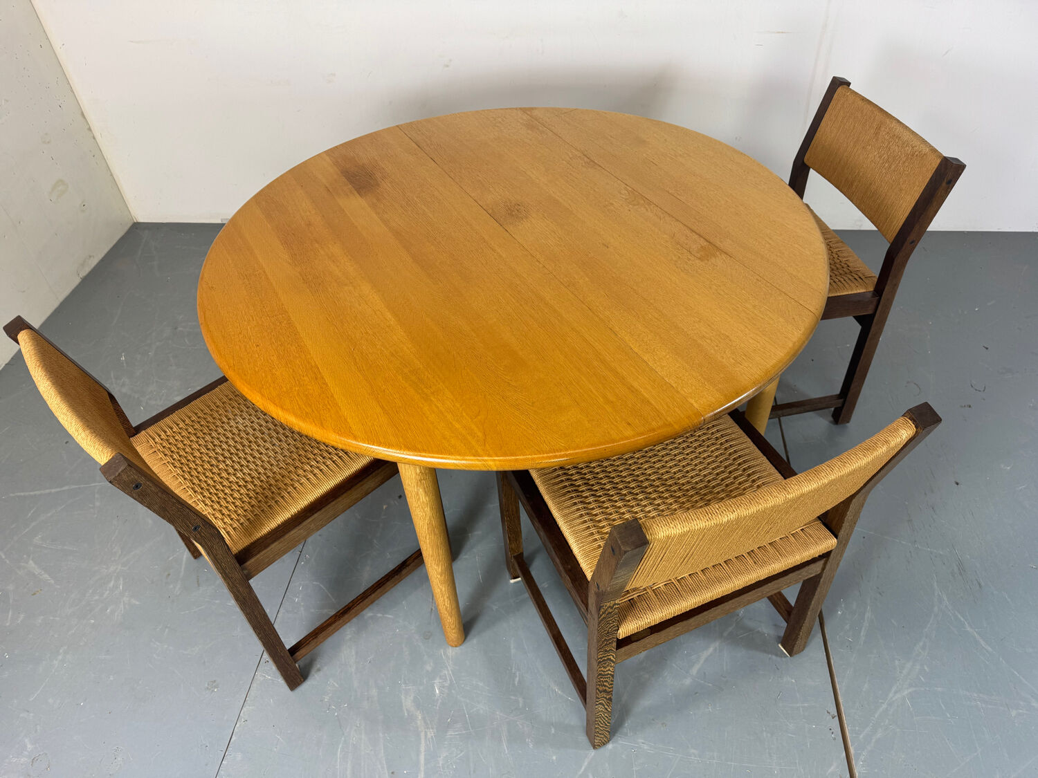 Table à manger ronde extensible en chêne, design danois du milieu du siècle, années 1960