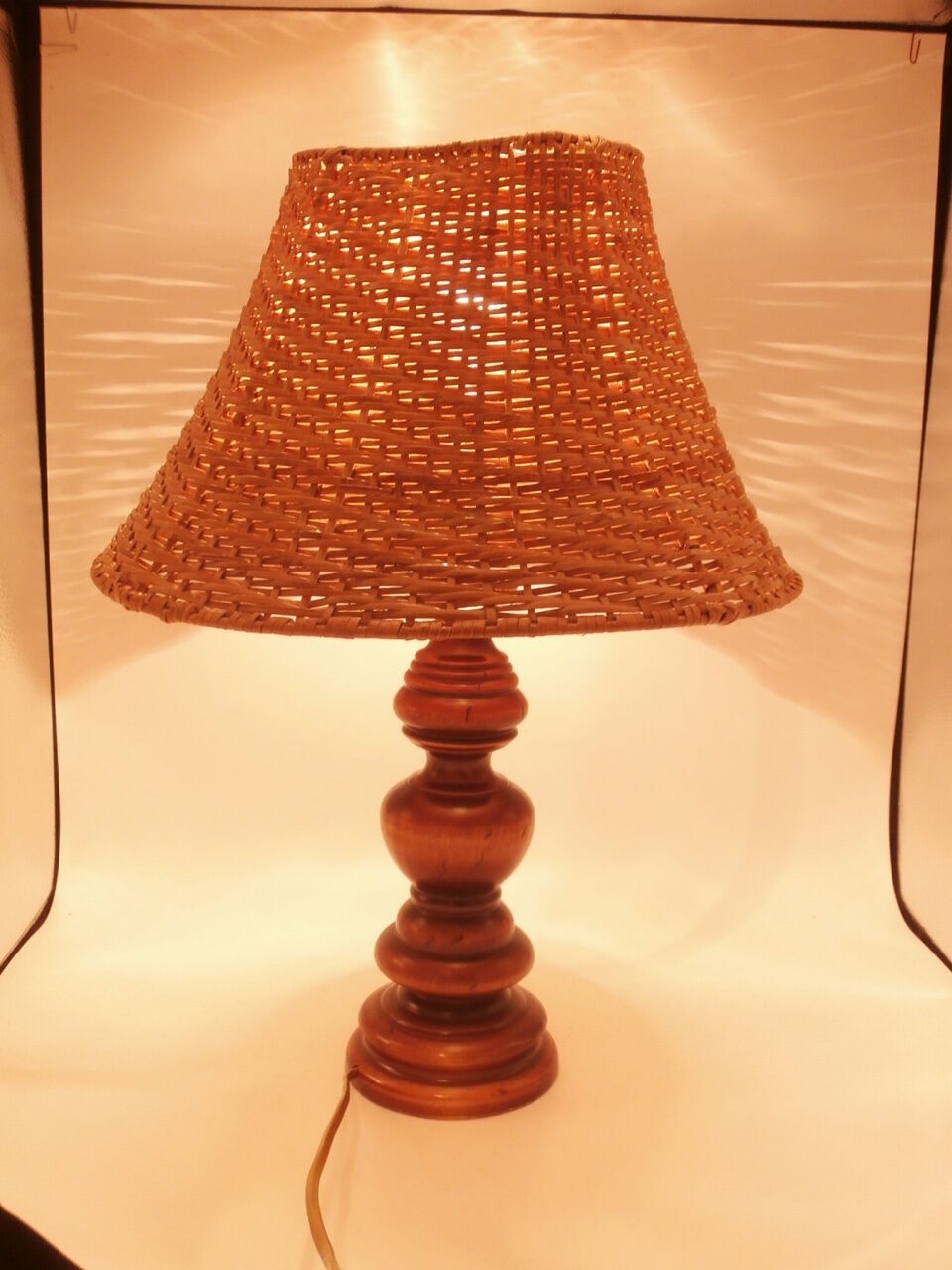 Lamp in wood and wicker