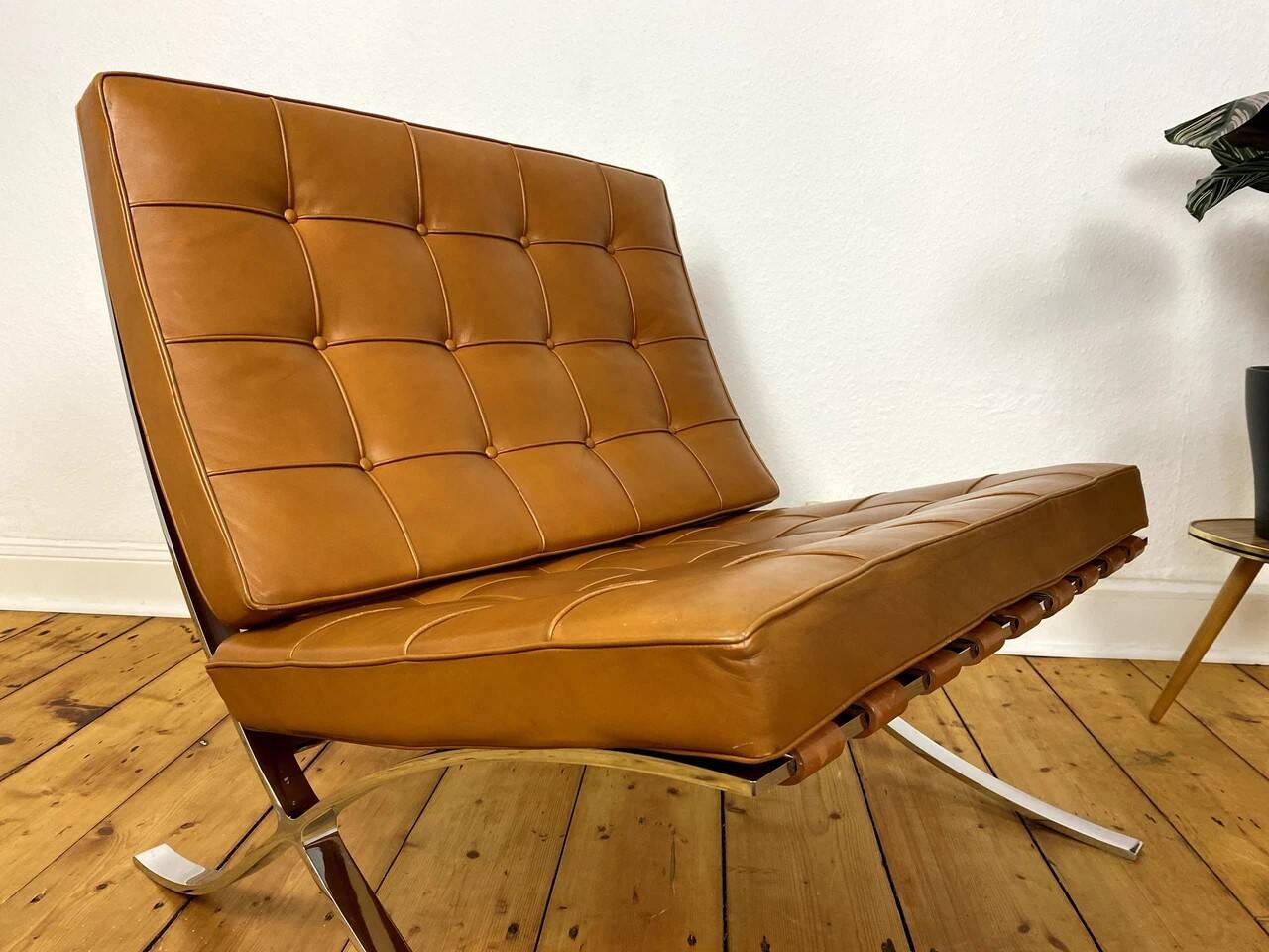 Chauffeuse Barcelona de Mies Van Der Rohe pour Knoll