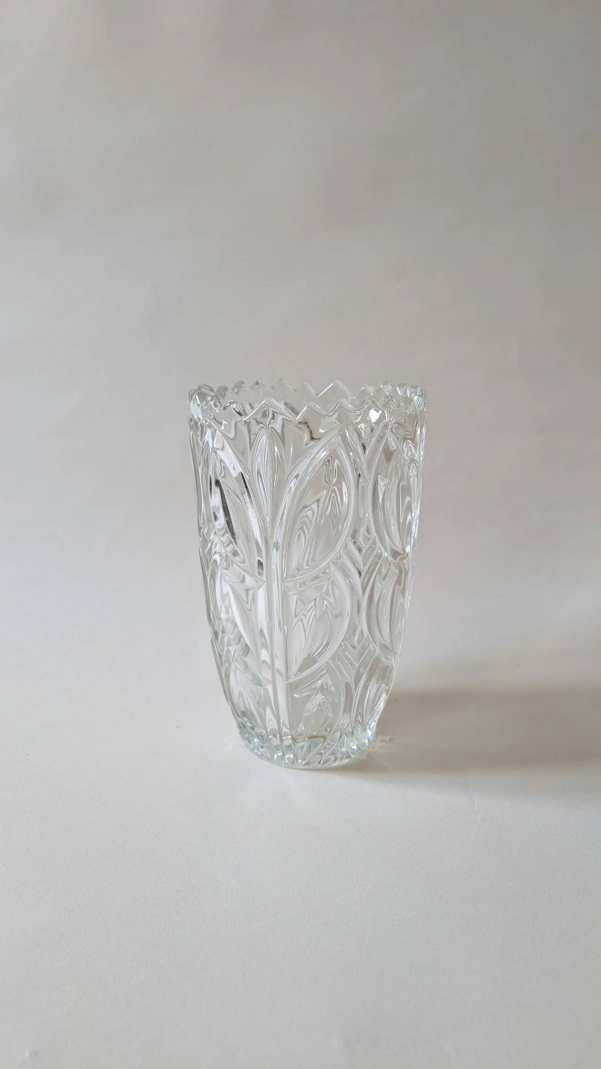 Vase en verre ciselé