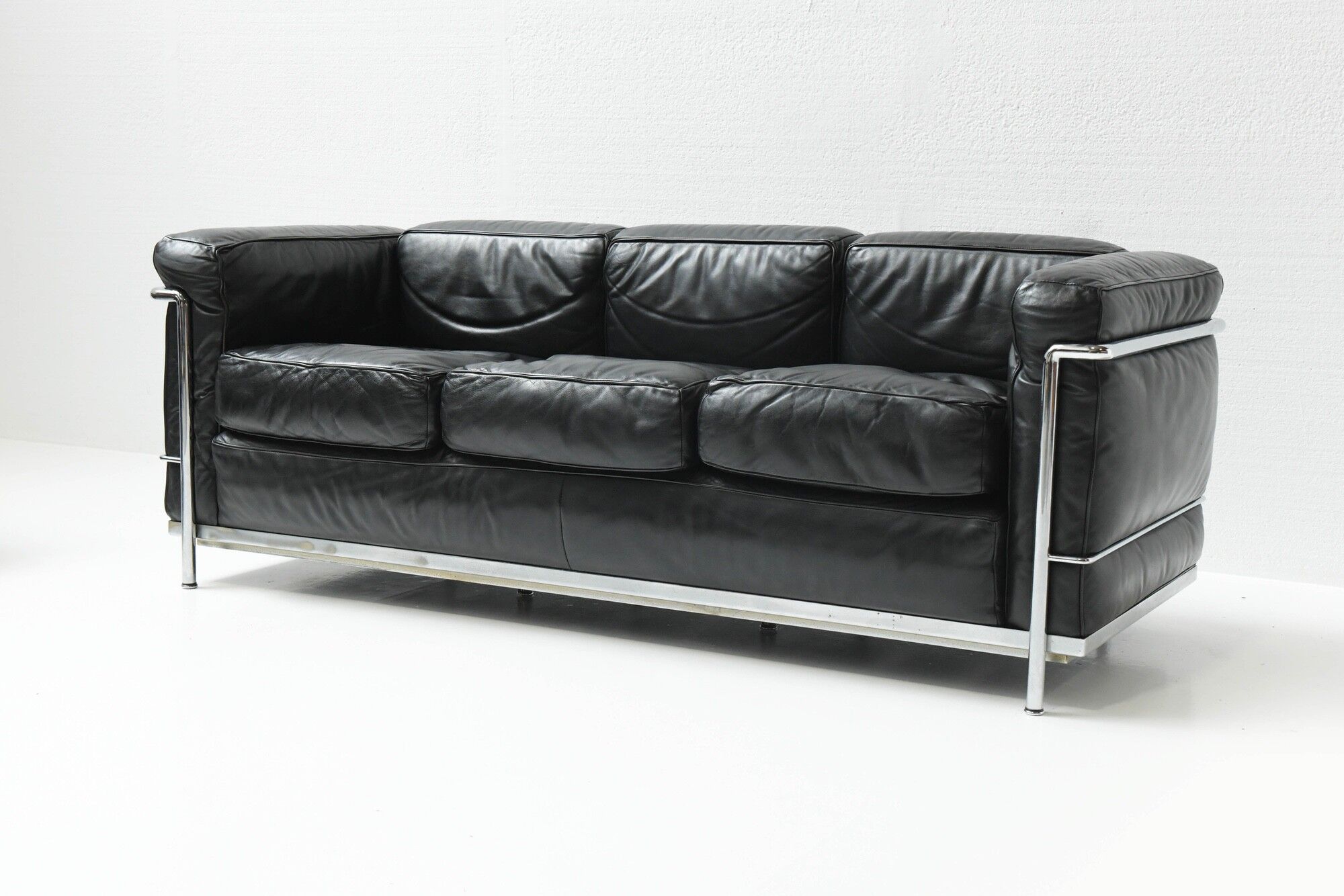 Vintage LC-2 in black leather by Le Corbusier, Jeanneret & Perriand for Cassina