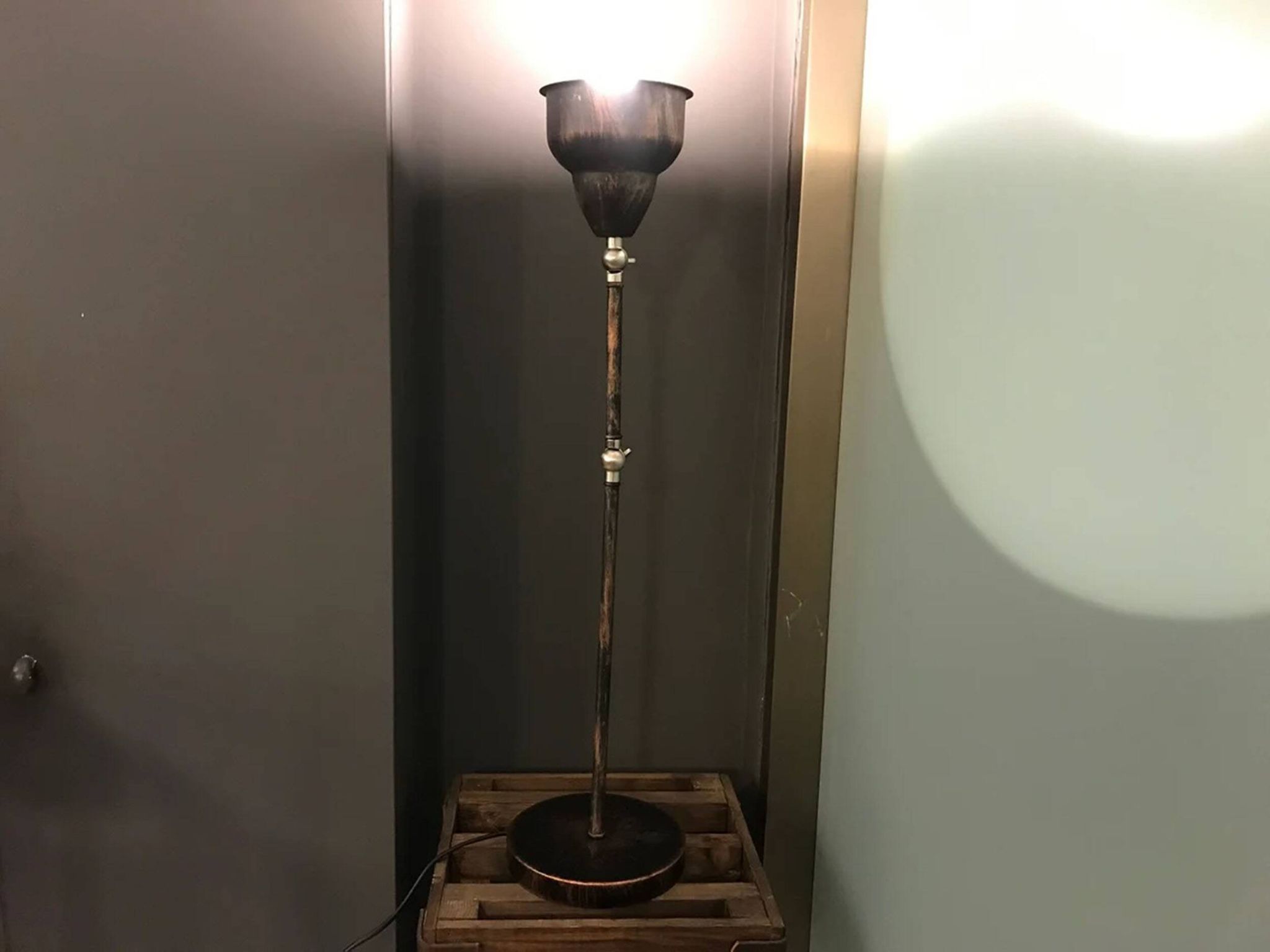 Lampe de bureau réglable en métal avec bras d'équilibre
