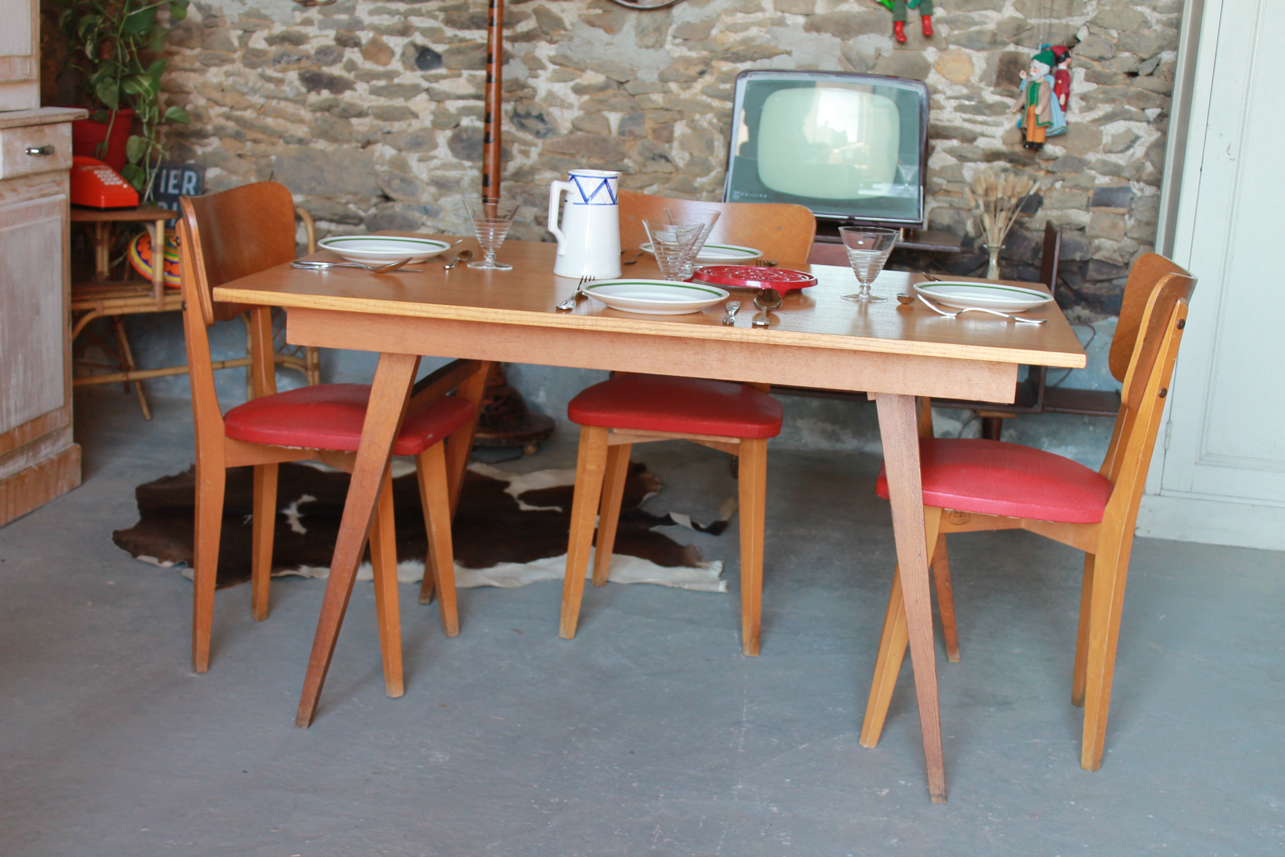 Lot of 6 ELF chairs in wood and vinyl