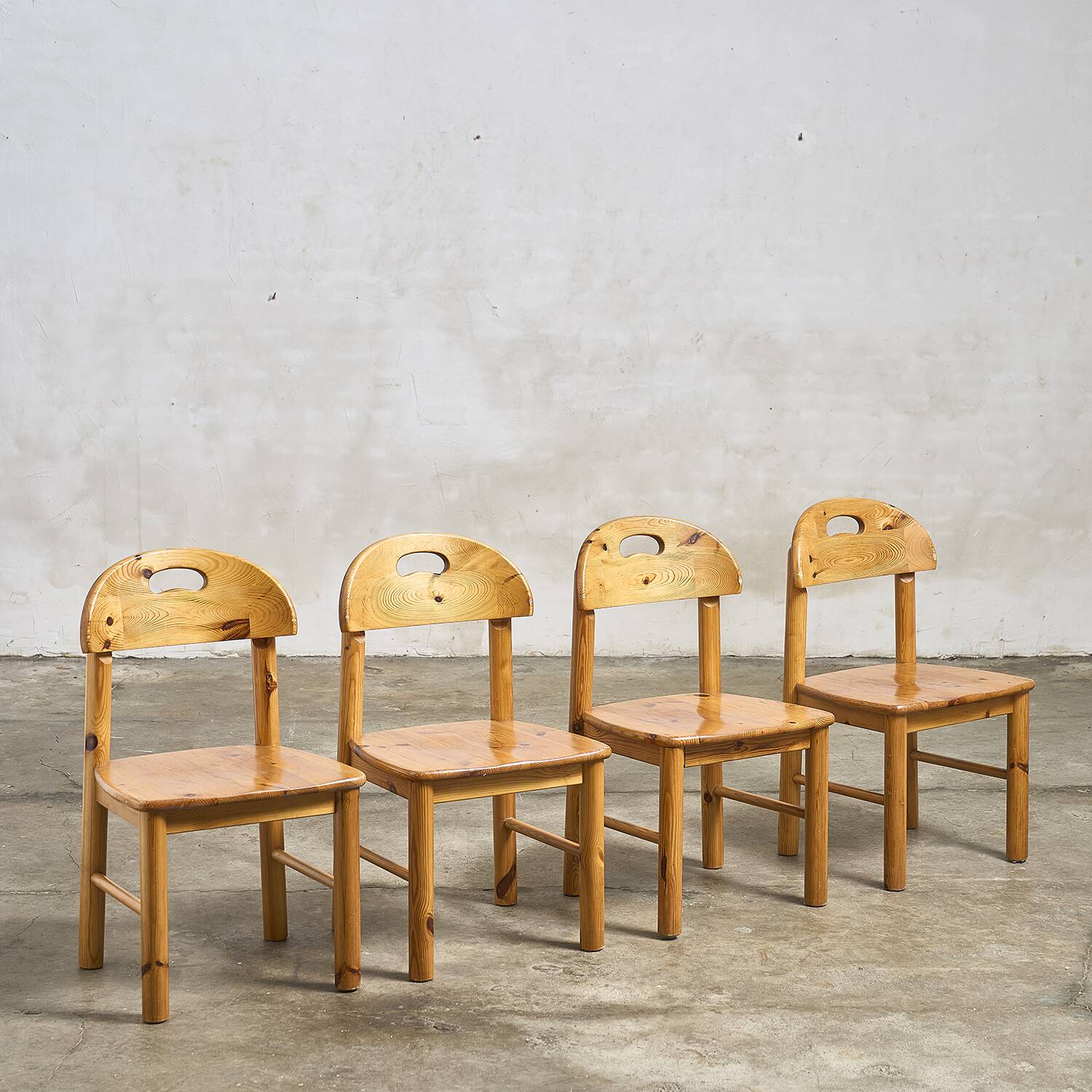 4 chairs in the style of Rainer Daumier