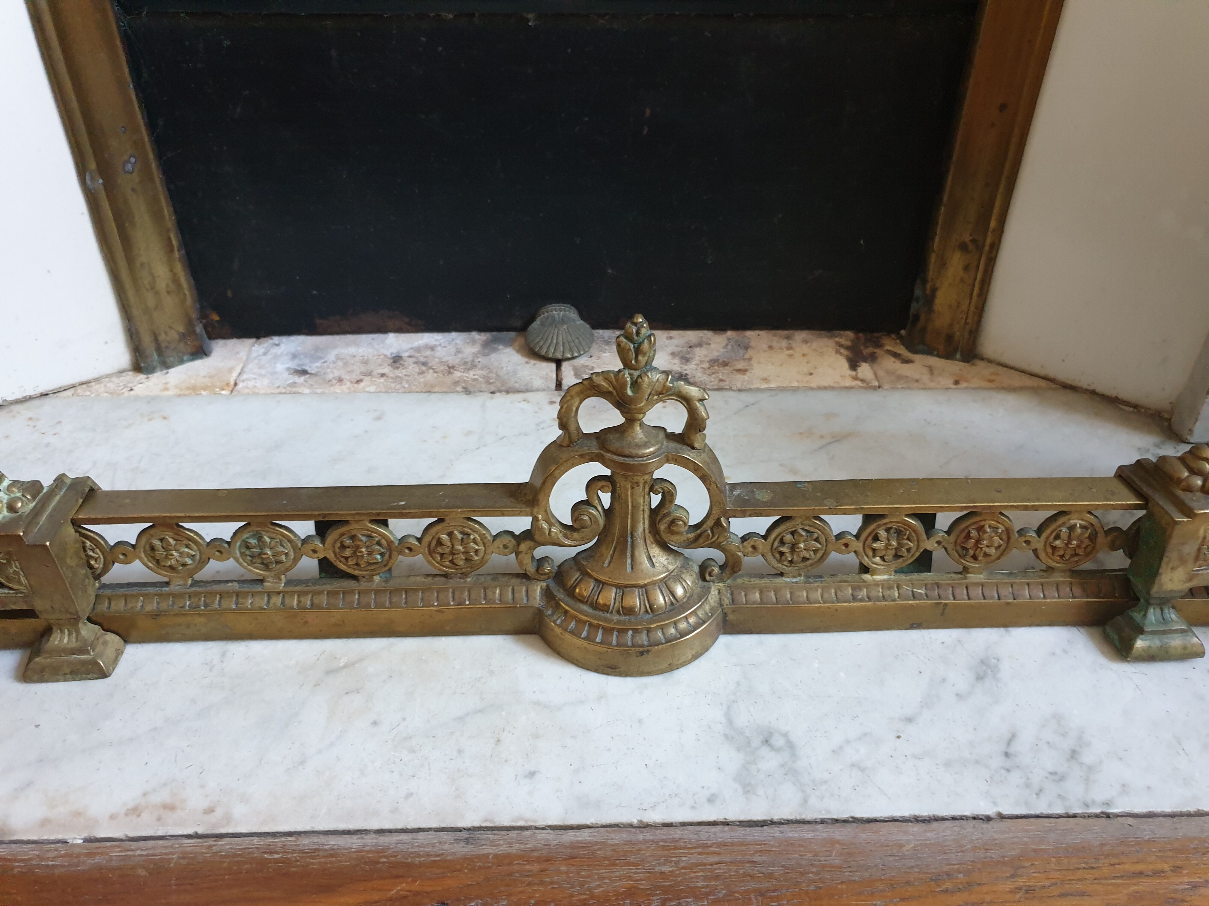 Chenêts and chimney bar in bronze nineteenth century.