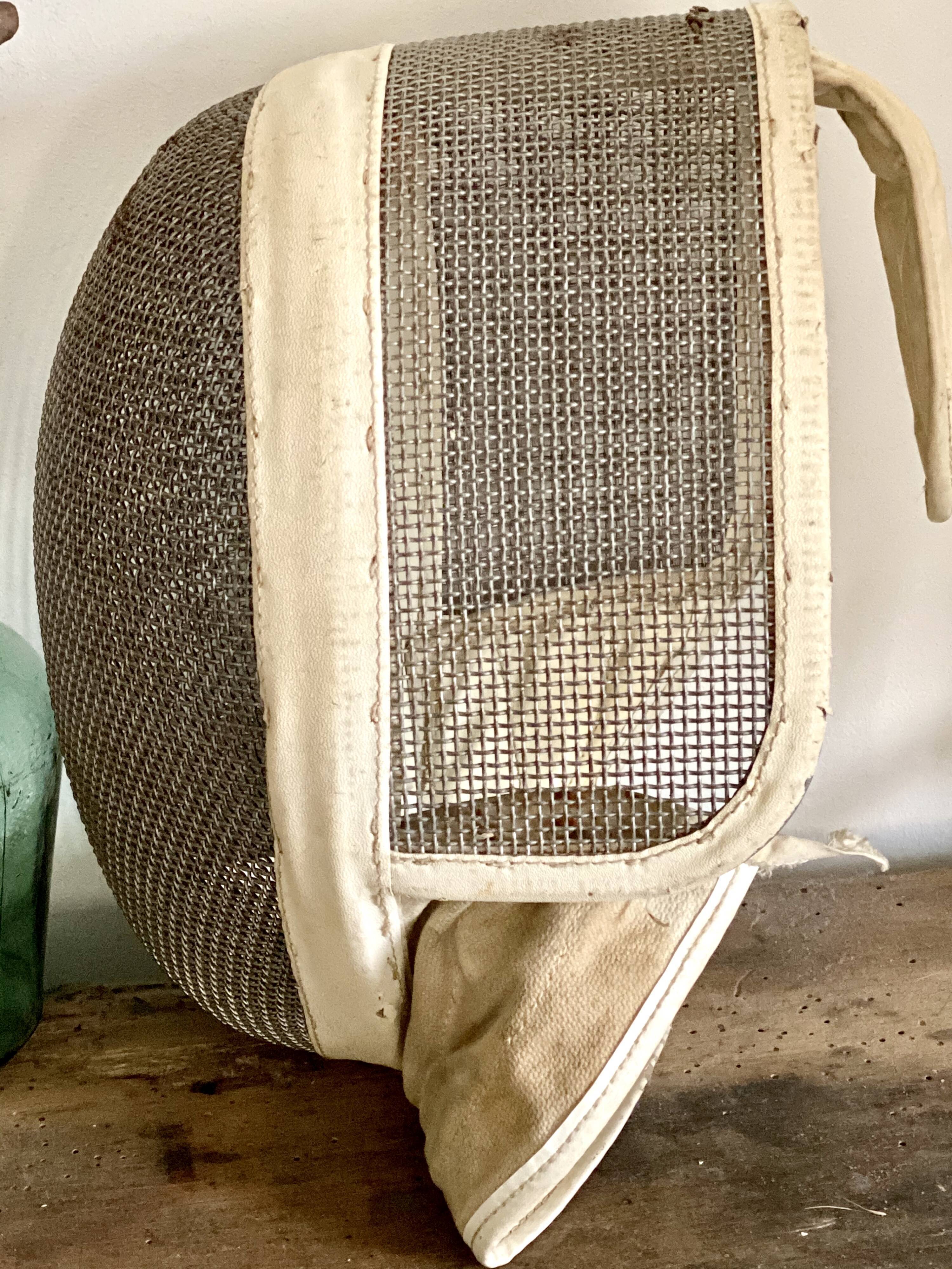 Old fencing mask set and its foil