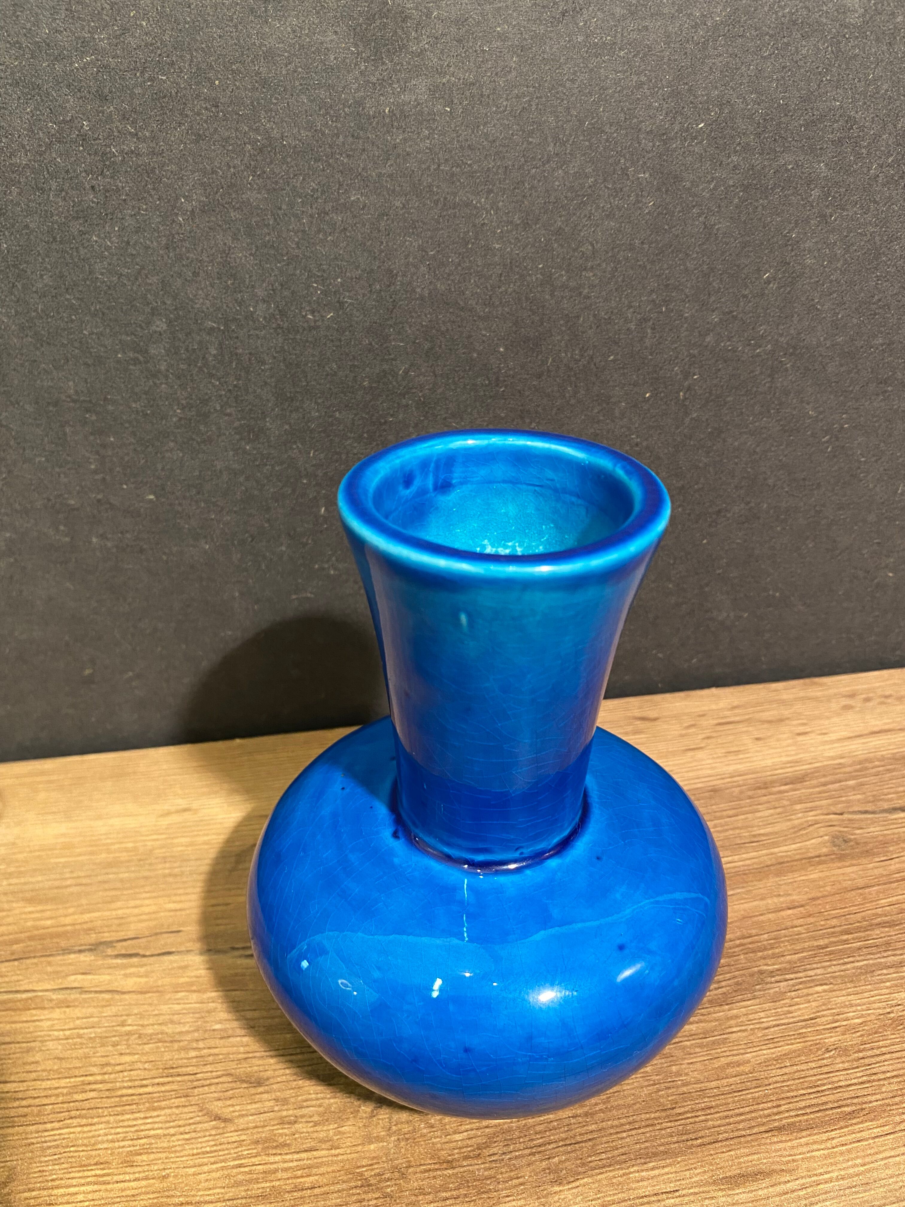 Vase signé en faïence bleue turquoise