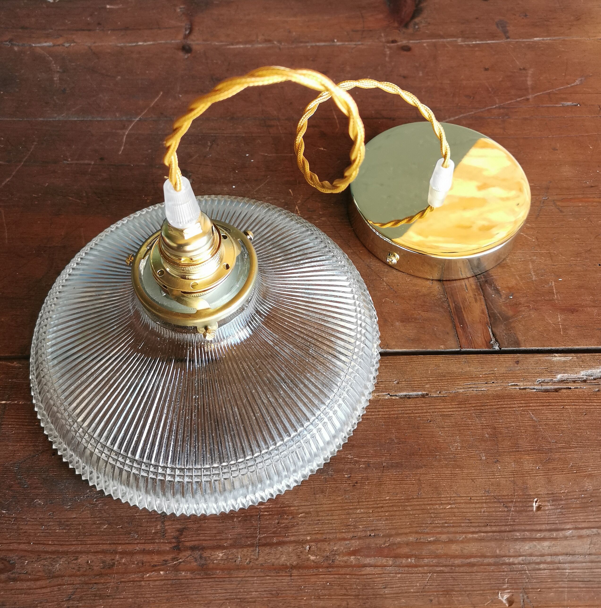 Lamp vintage 60s gilded chiseled glass