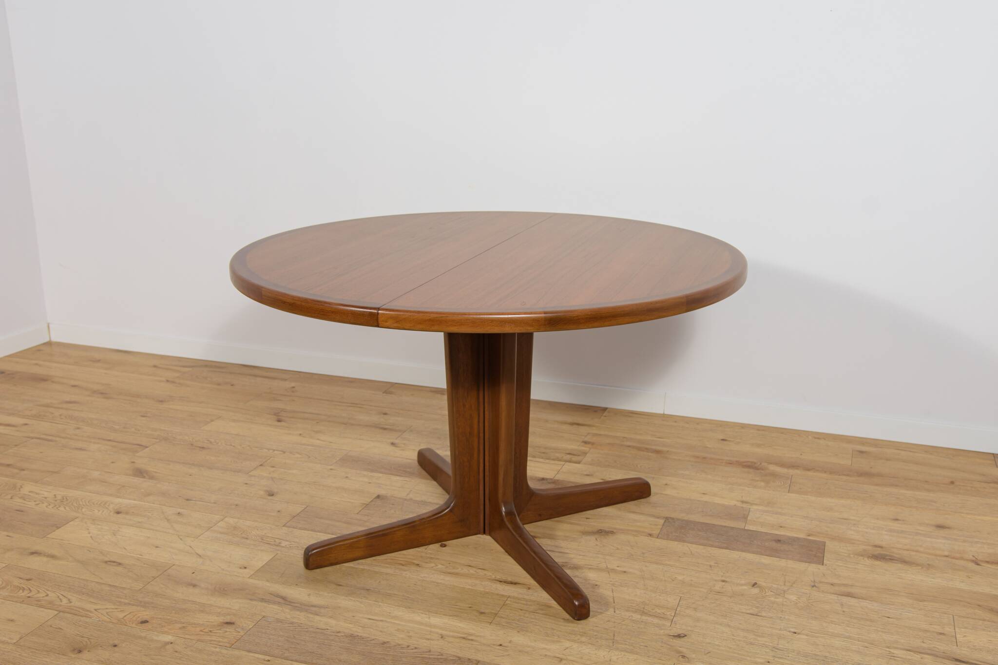 Mid-Century Teak Round Extending Dining Table, Denmark, 1960s