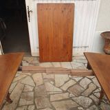 Round extending table in solid walnut, 19th century