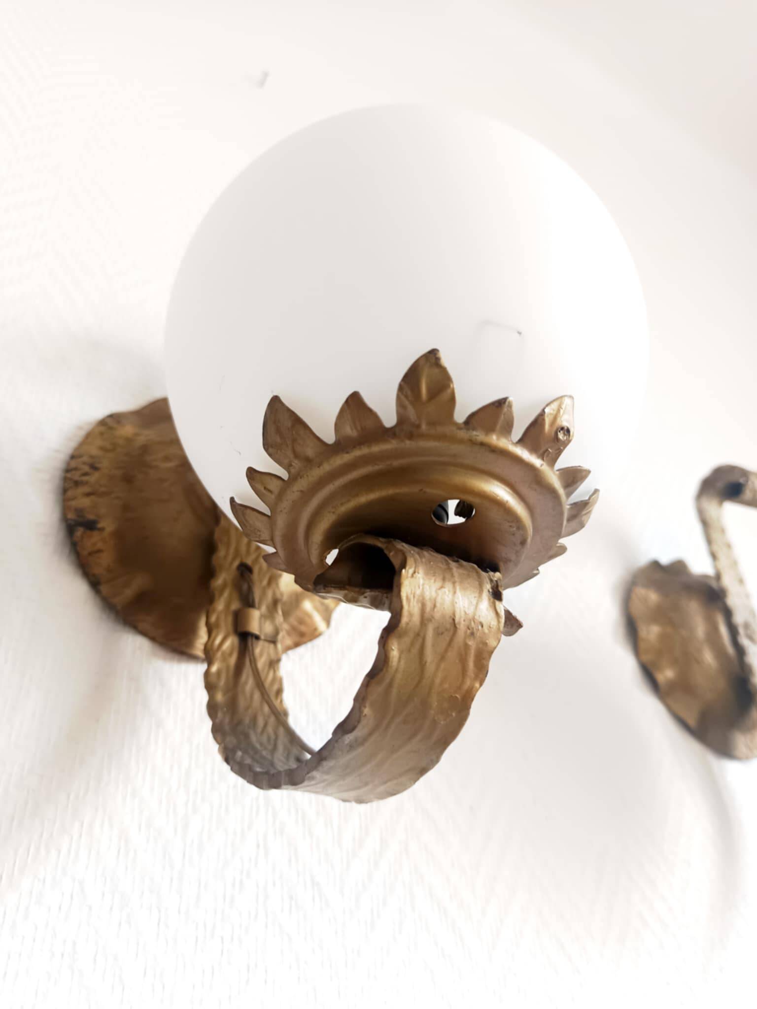 Pair of brutalist wall sconces in gilded metal from around 1970.