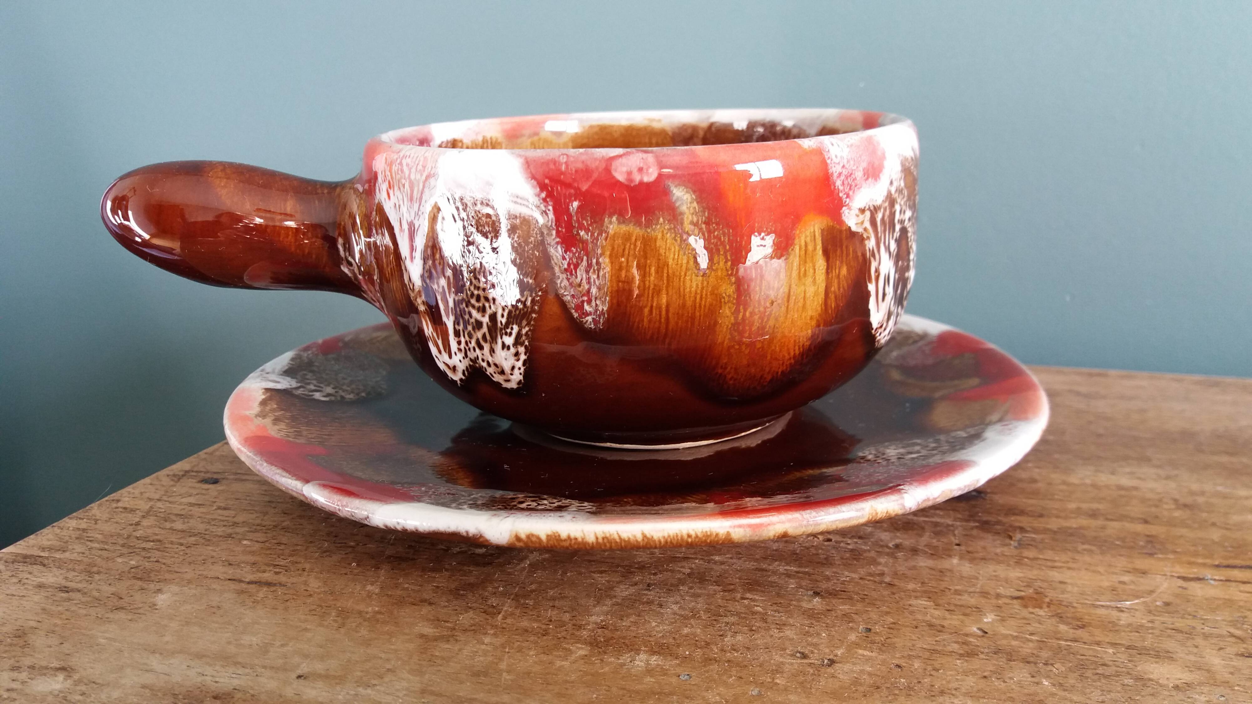 Cup, saucer, breakfast, Vallauris in flame-patterned ceramic.