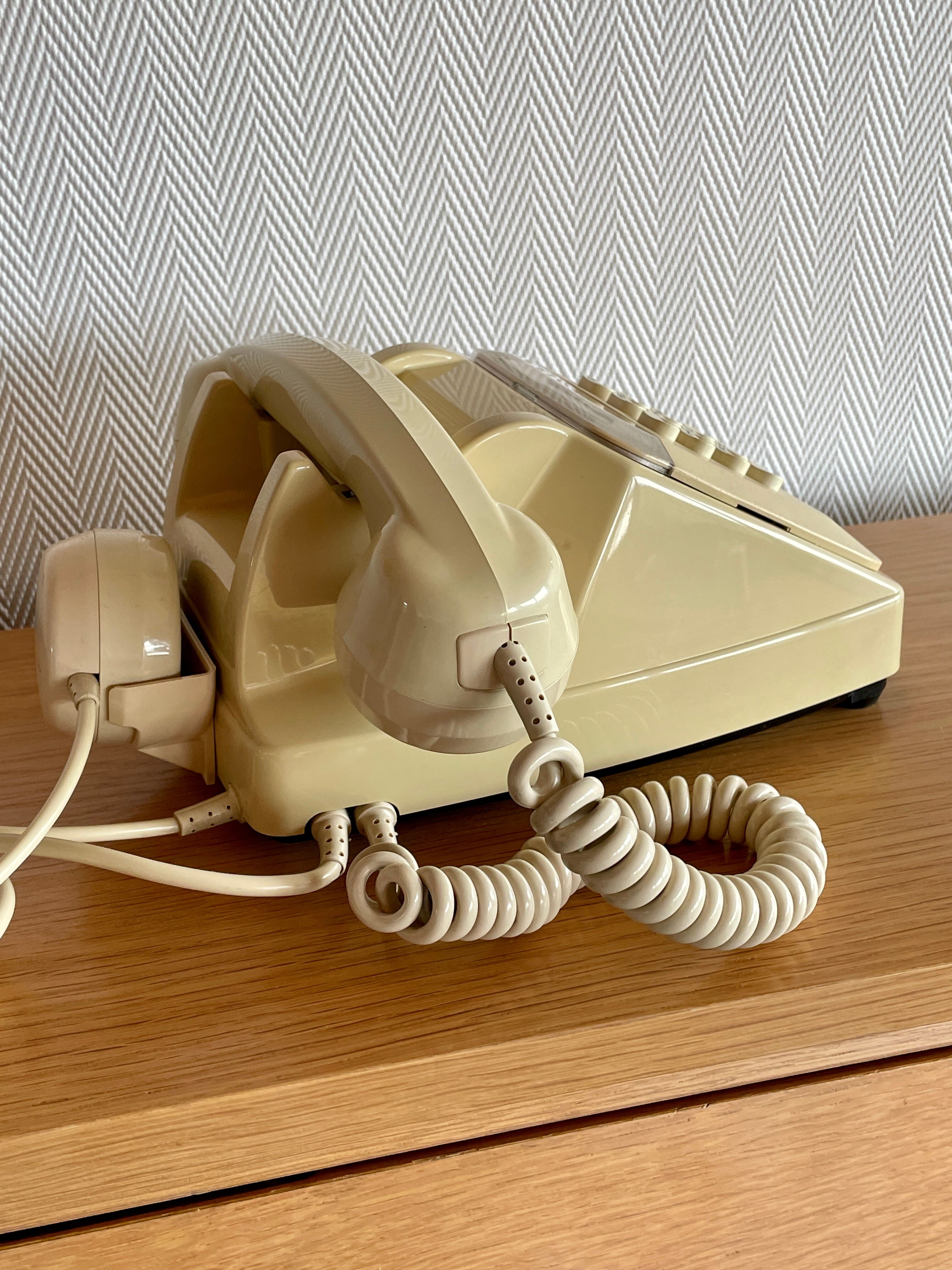 Socotel S63 phone with keys from the 80s