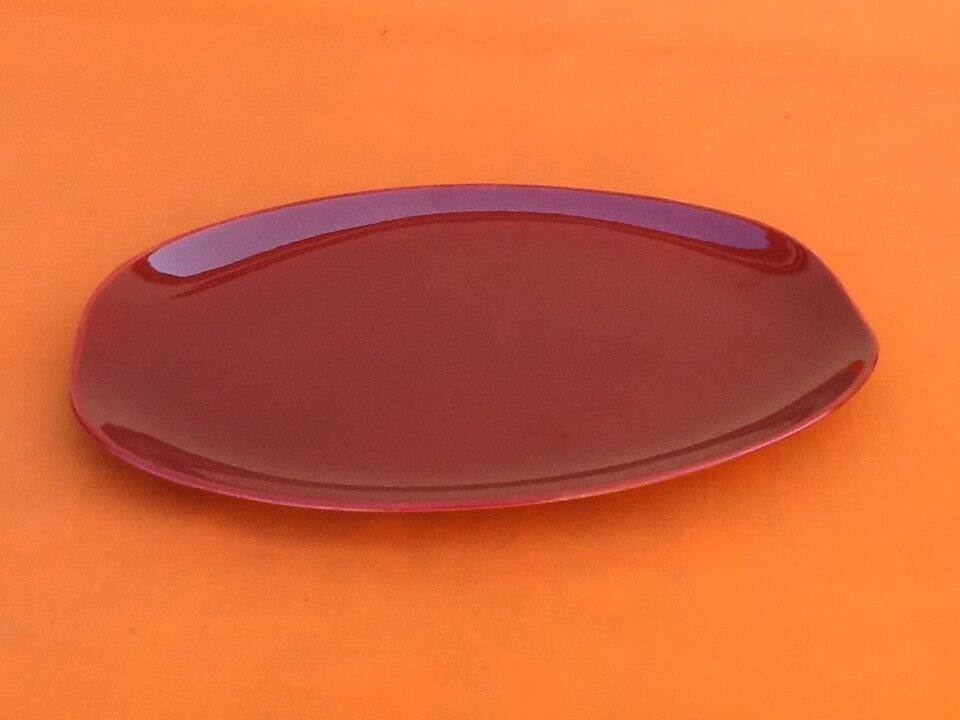 Oval serving dish burgundy-coloured glazed ceramic