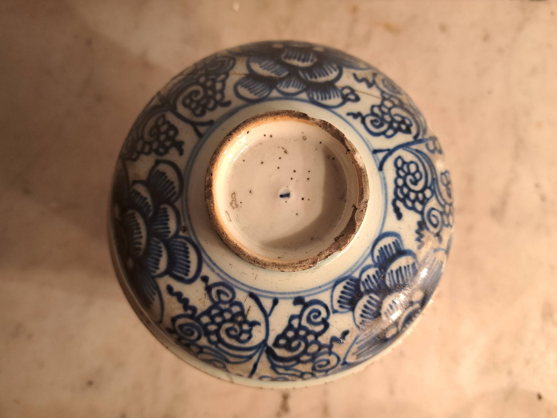 18th-century Chinese pot Qianlong in porcelain