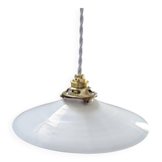 Suspension, baladeuse Art déco en opaline lisse