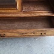 Display cabinet with 2 doors in walnut with bevelled glass from the 19th century.