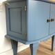 Chevet vintage bleu de nîmes et chêne