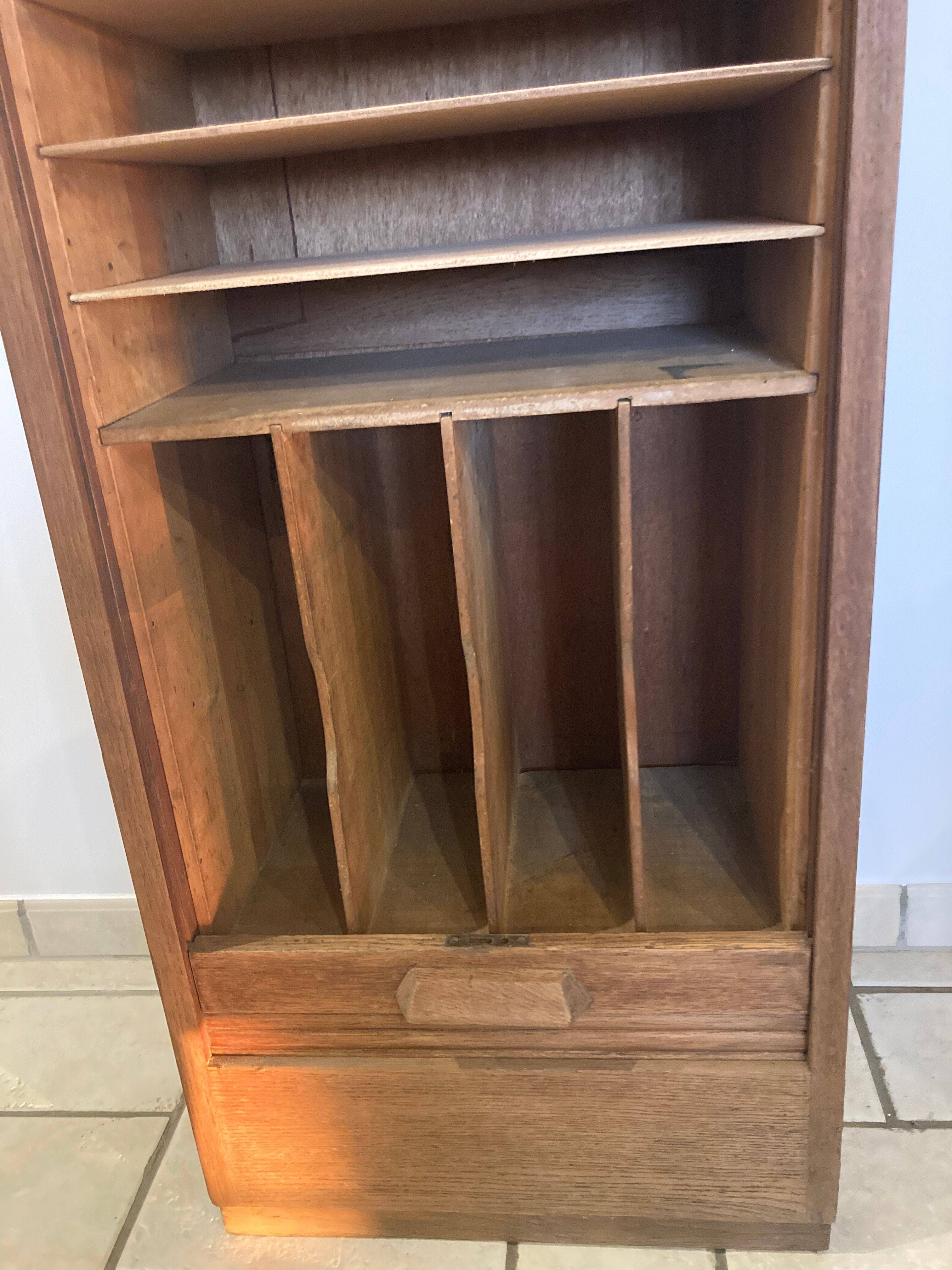 Simple curtain, notary binder