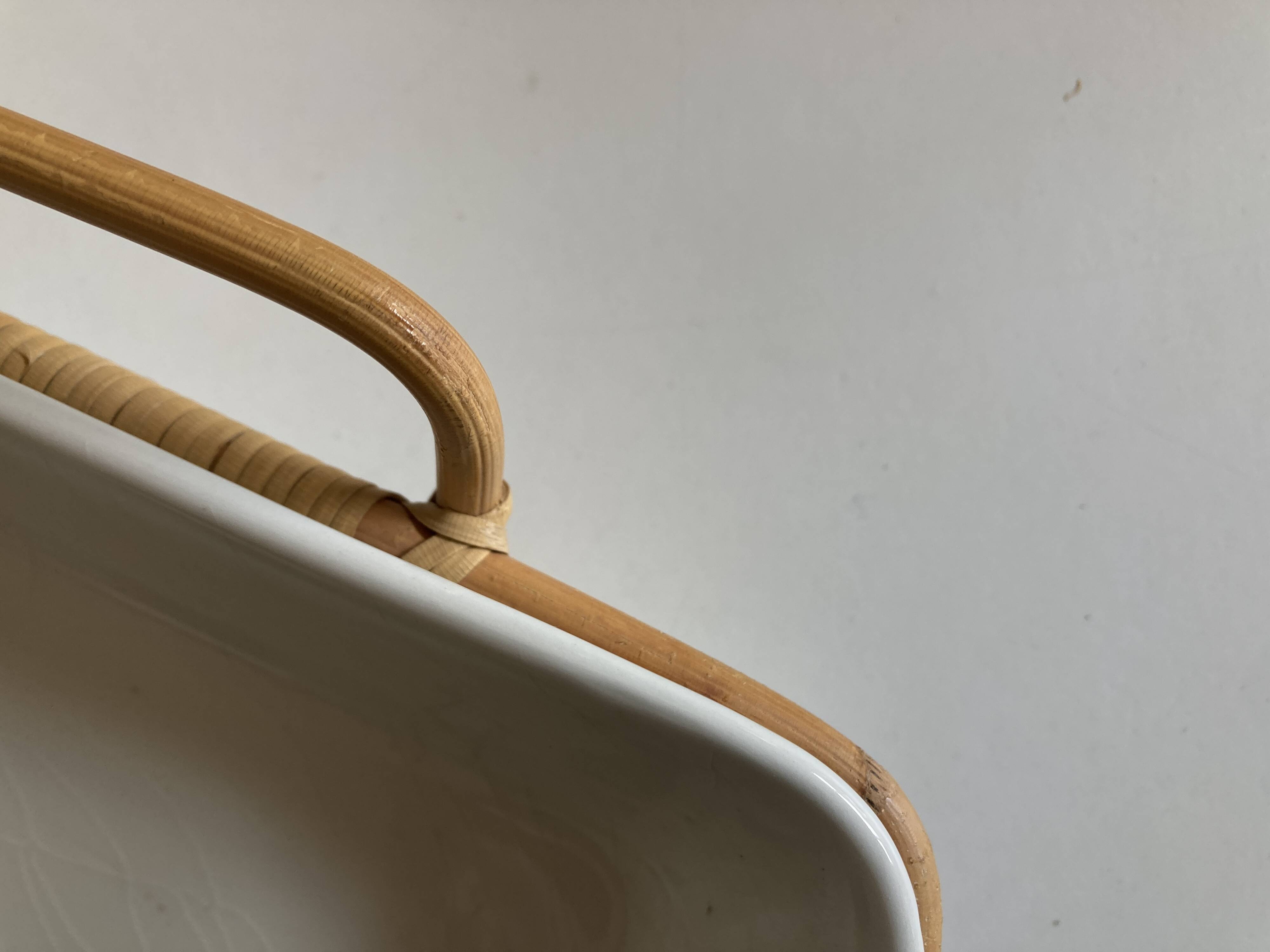 Plate Arabia Finland in faience and rattan 1960