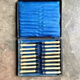 17 couteaux en acier, argent et os monogrammé JE, fin XIXème siècle