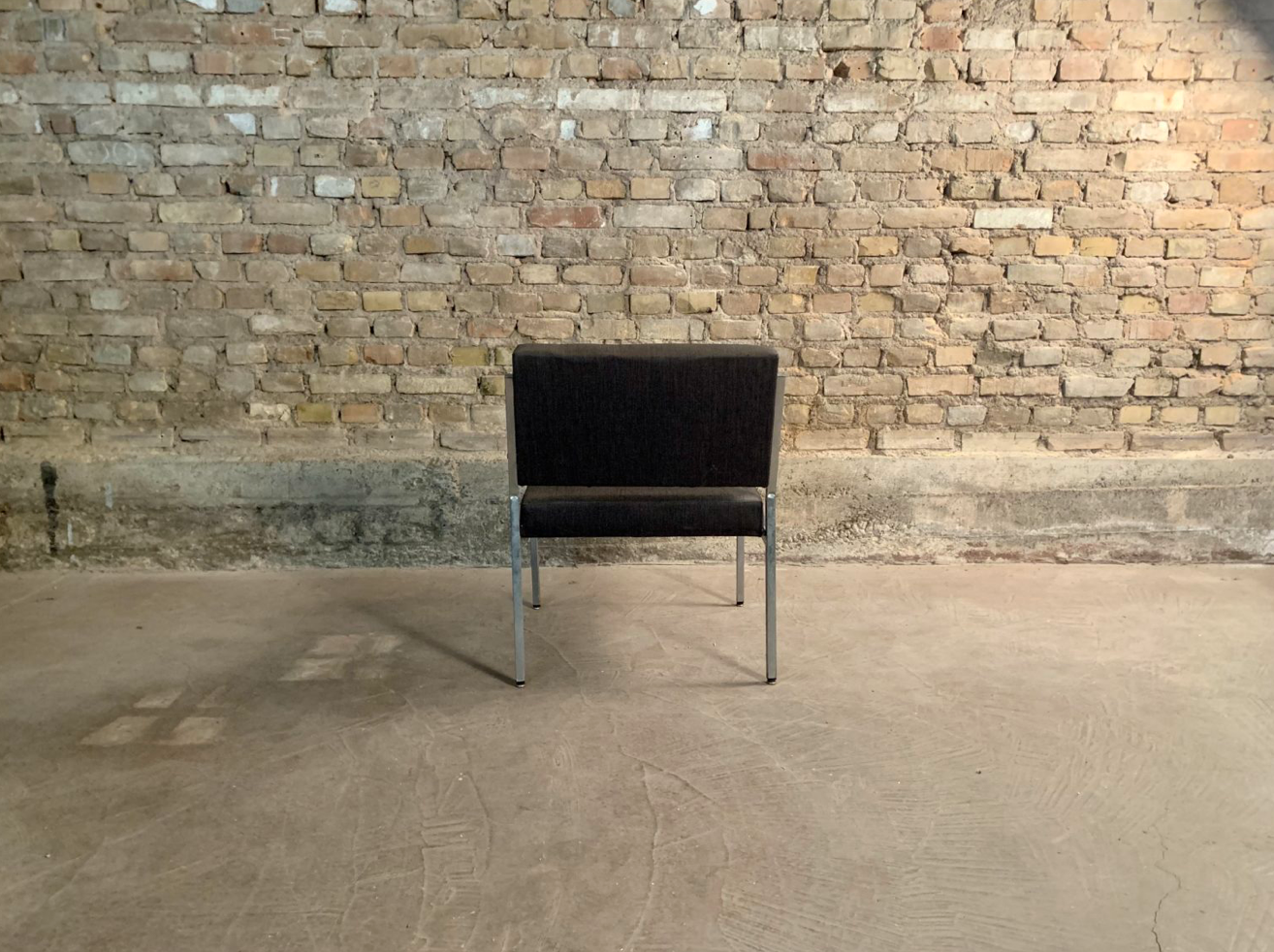 Armchair in metal and grey fabric