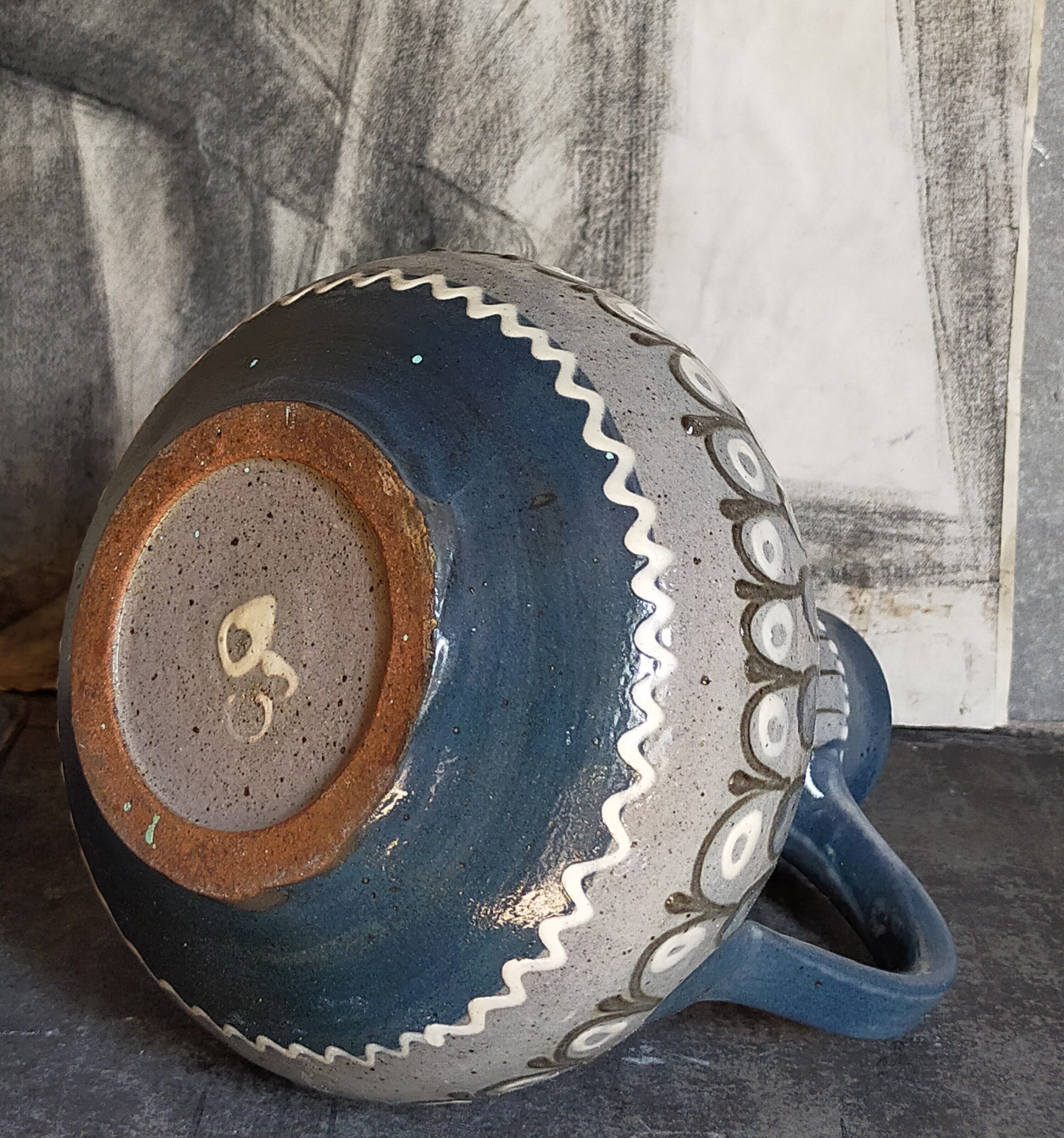 Ceramic handle vase with vintage graphic decoration