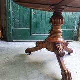 Round pedestal table with marble top and mahogany tripod from the 19th century
