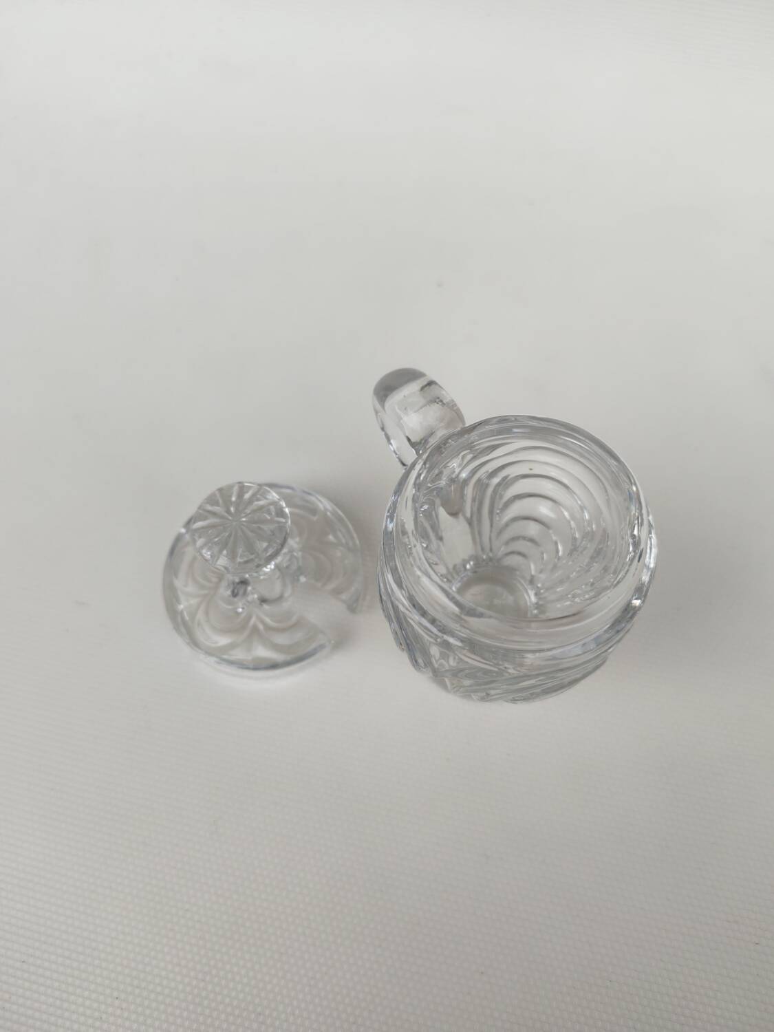 Moulded crystal mustard pot, first part of the 20th century.