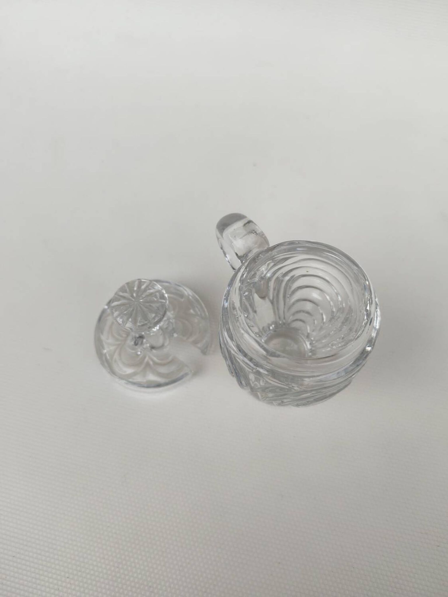 Moulded crystal mustard pot, first part of the 20th century.