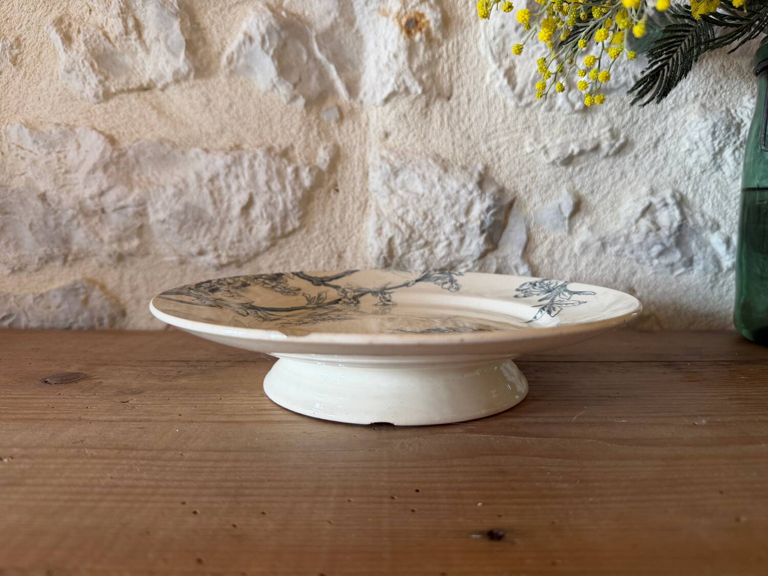 Plate on pedestal Creil and Montereau model Cherry Tree
