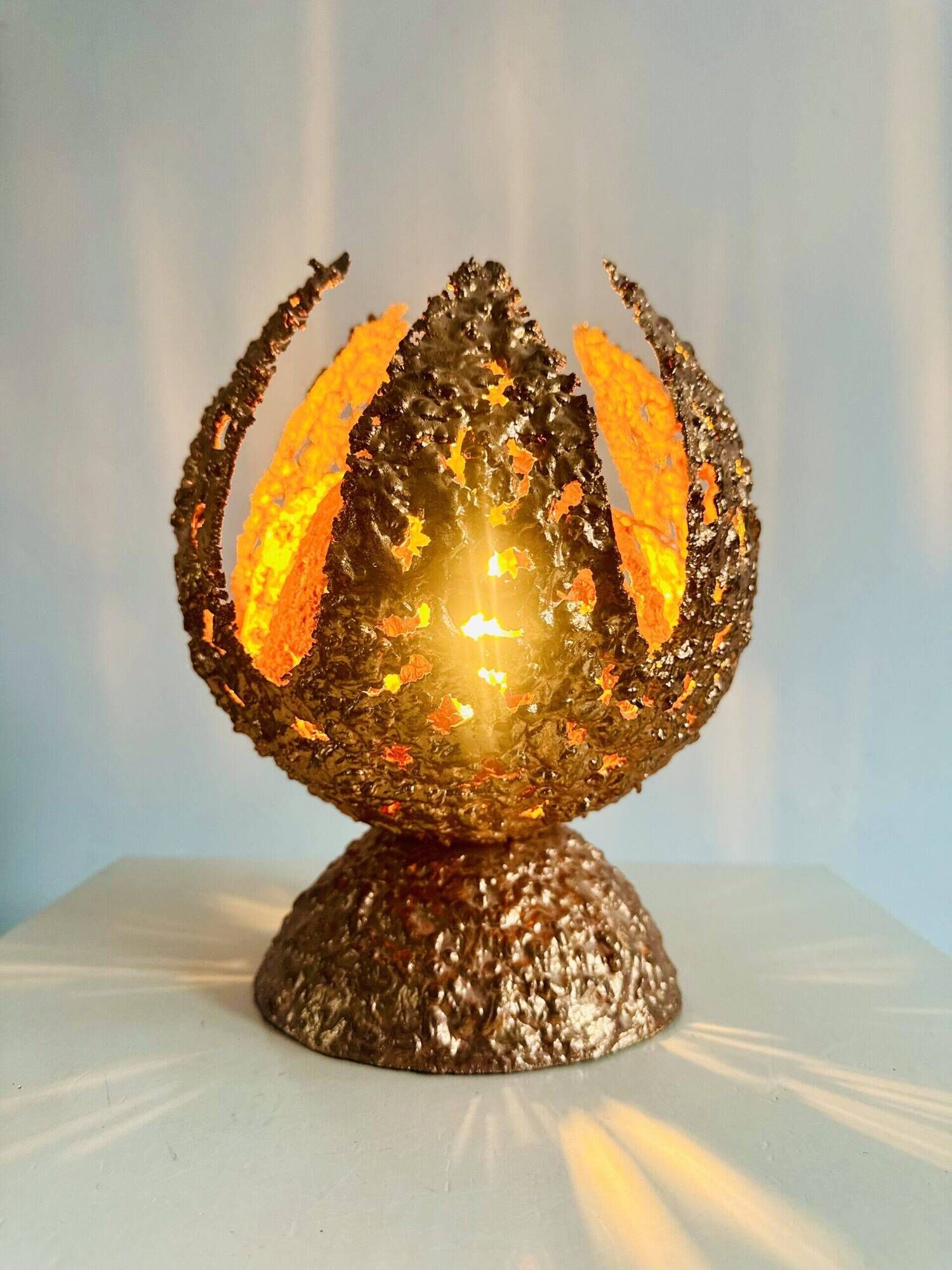 Sculptural Brutalist Table Lamp In Copper By Aimo Tukiainen For Oy Moonlight, Finland 1970S